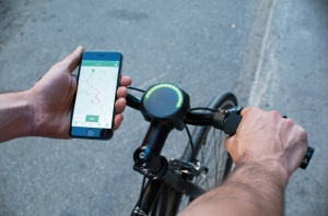 SmartHalo je pameten pripomoček za zagrete kolesarje. Tehnologija v službi varnosti.